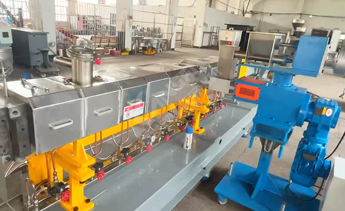 65高扭雙螺桿造粒機，玻纖增強帶側(cè)喂料，加熱棒機型